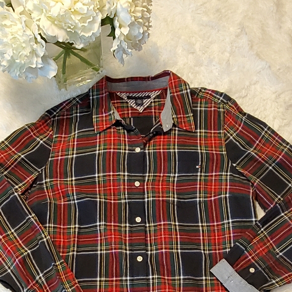 Tommy Hilfiger button down shirt - Picture 1 of 3